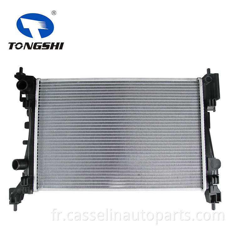 Radiator Pièces de rechange Radiateur de voiture en aluminium pour Opel Corsa D 1.0 I 12V OEM 1300279 Radiateur de voitures